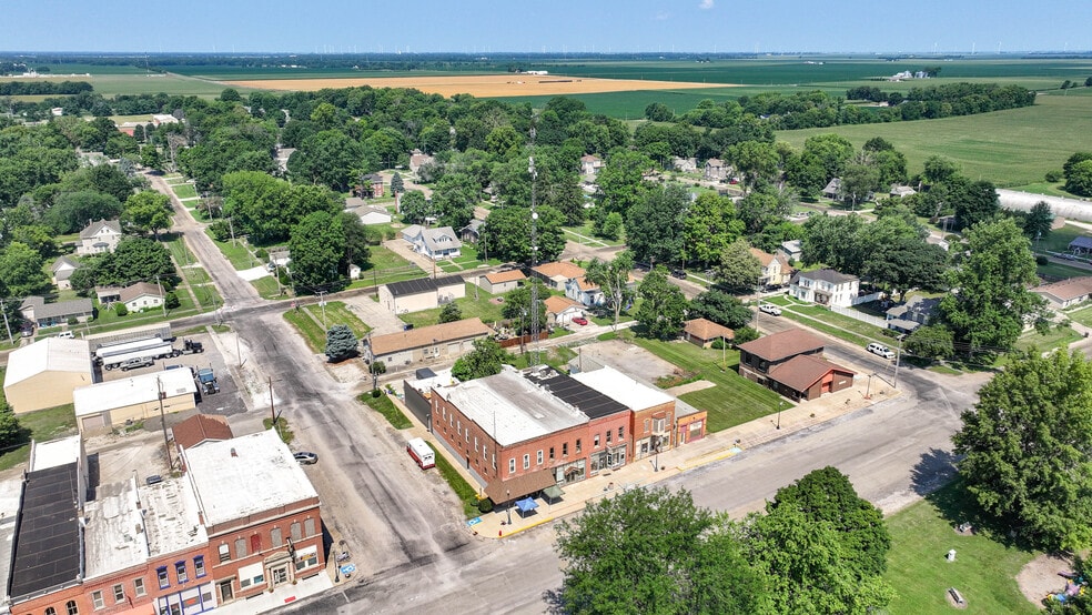 223 N Pearl St, Waverly, IL à vendre - Photo du bâtiment - Image 2 de 43