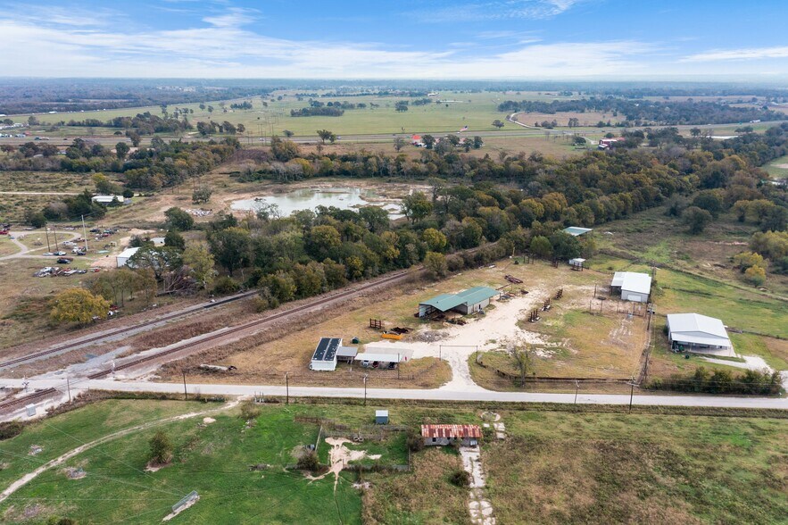 9477 County Road 420, Navasota, TX à louer - Photo du b timent - Image 3 de 21