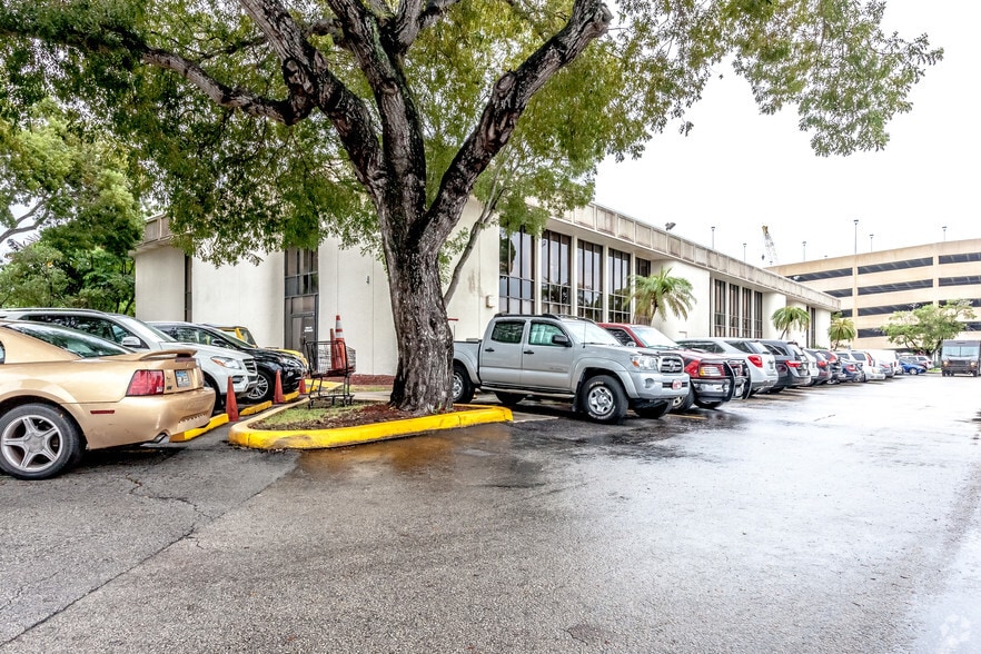 8955 SW 87th Ct, Miami, FL for lease - Building Photo - Image 2 of 3