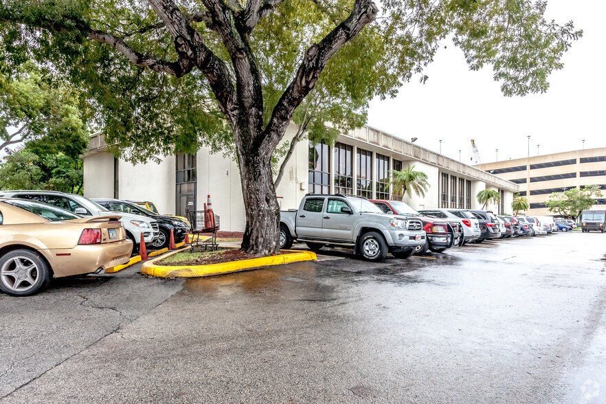 8955 SW 87th Ct, Miami, FL à louer - Photo du bâtiment - Image 2 de 3