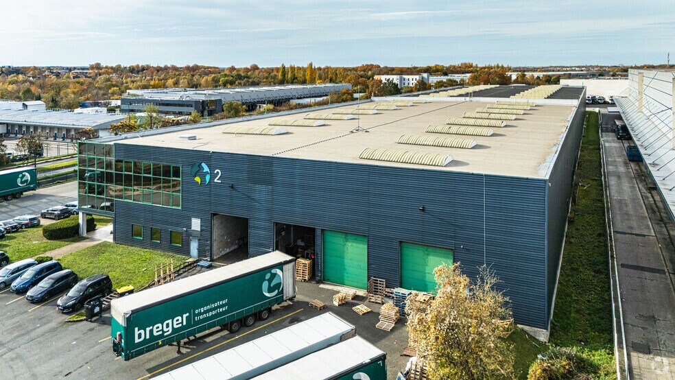 Office in Lieusaint for lease - Building Photo - Image 2 of 2