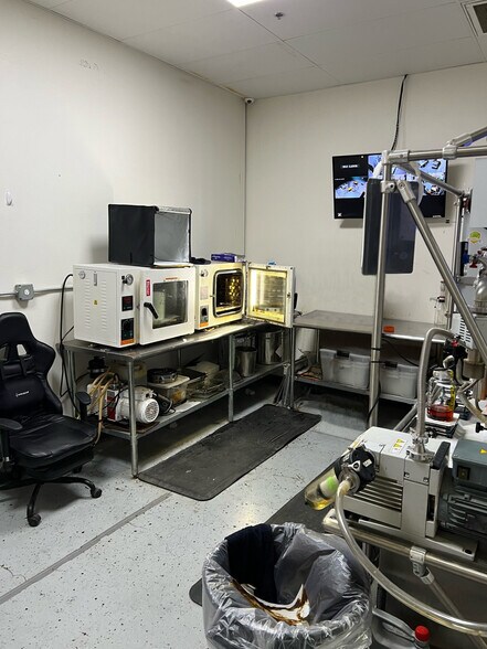 1030 N D St, Sacramento, CA for lease - Interior Photo - Image 2 of 13