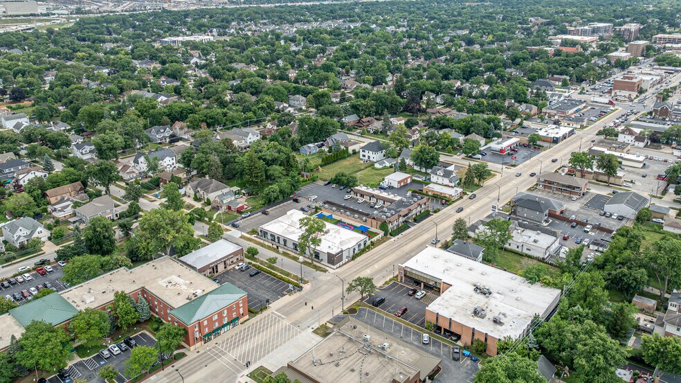 401 N York St, Elmhurst, IL à louer - Photo du bâtiment - Image 3 de 24