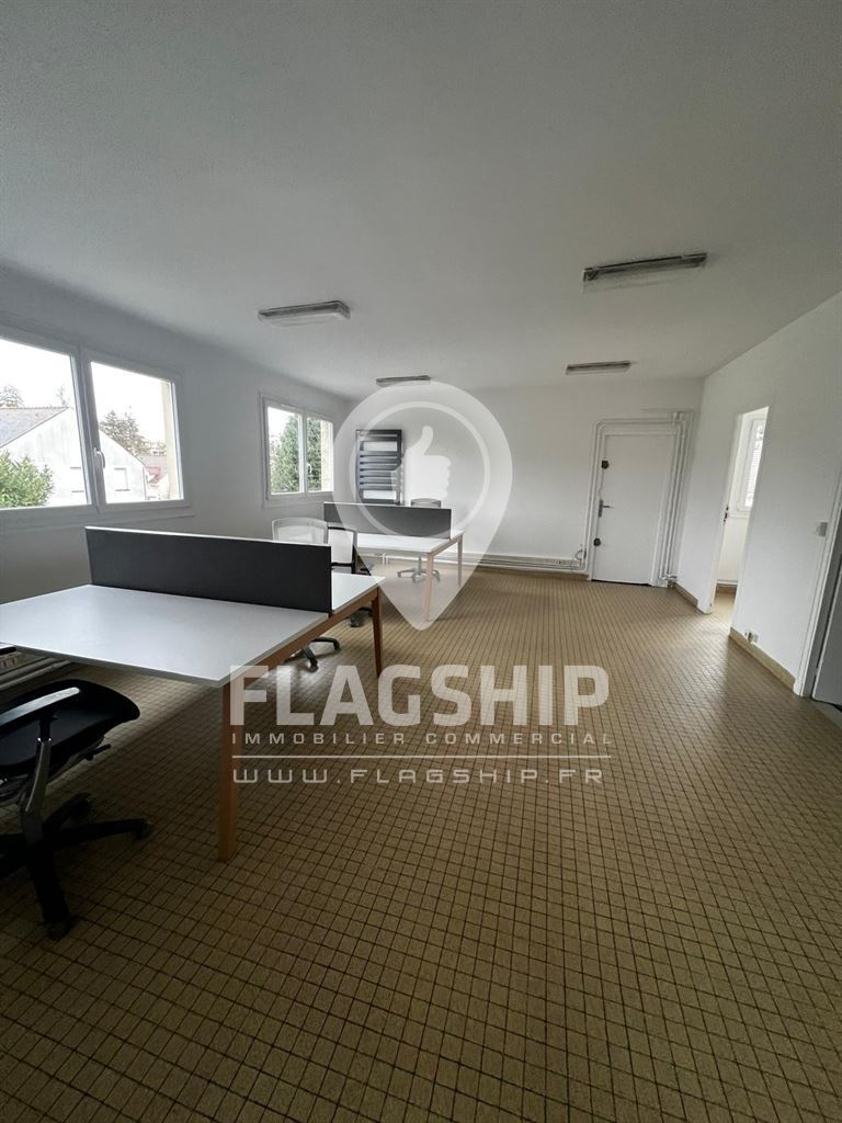 Office in Longjumeau for lease Interior Photo- Image 1 of 11