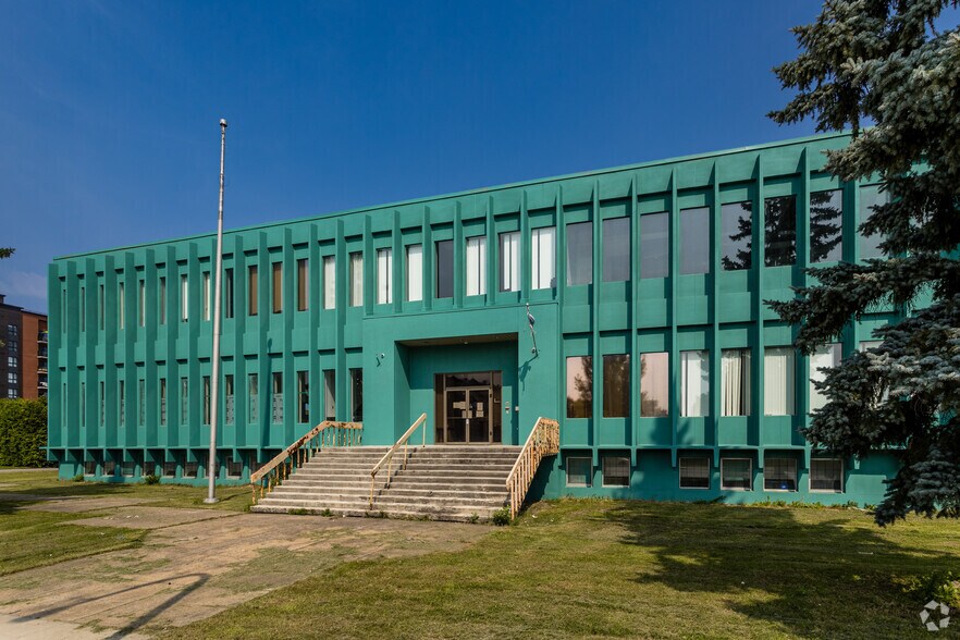 245 Boul Hymus, Pointe-claire, QC for sale - Building Photo - Image 1 of 1