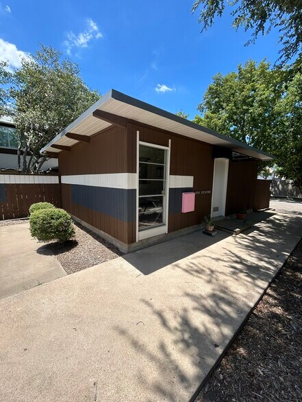 4916 Kelvin Dr, Houston, TX à louer - Photo du bâtiment - Image 1 de 13
