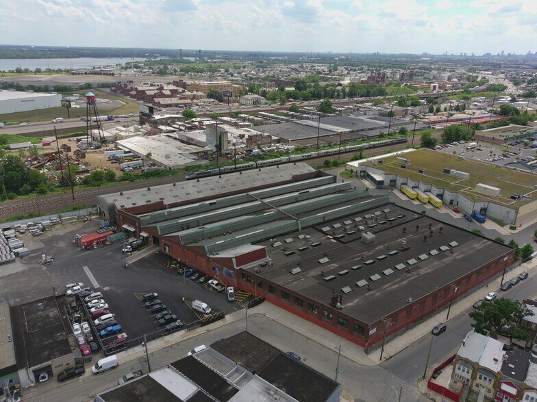 5601 Tulip St, Philadelphia, PA à vendre - Photo du bâtiment - Image 1 de 31