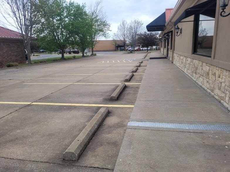 301 SW 16th St, Bentonville, AR for sale - Building Photo - Image 3 of 27