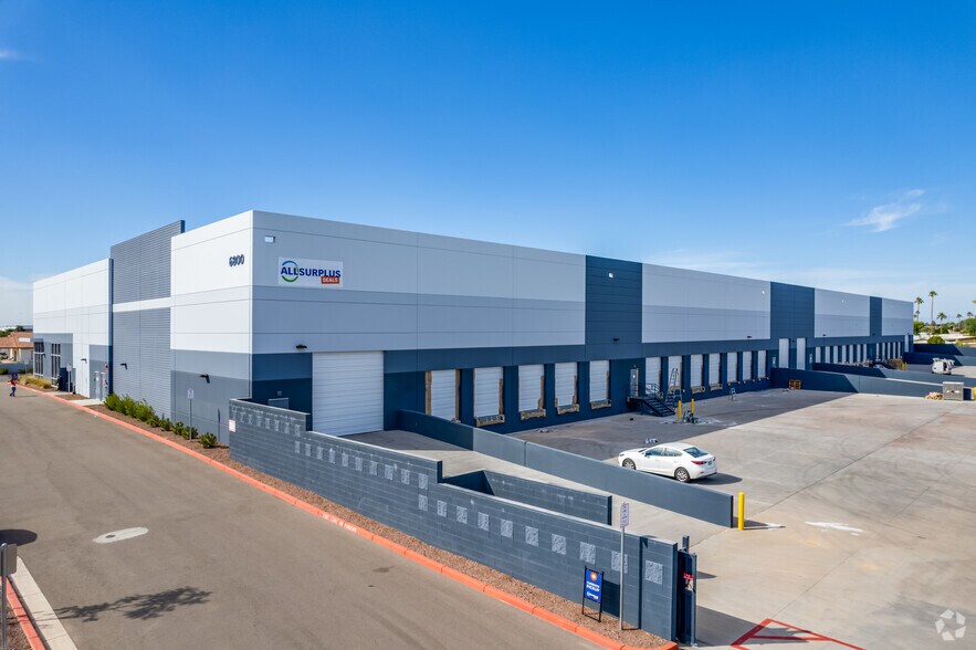 6750 W Van Buren St, Phoenix, AZ à louer - Photo du bâtiment - Image 3 de 6