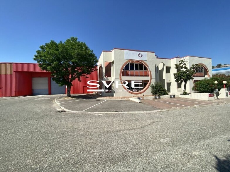 Industrial in Vitrolles for lease - Building Photo - Image 1 of 4