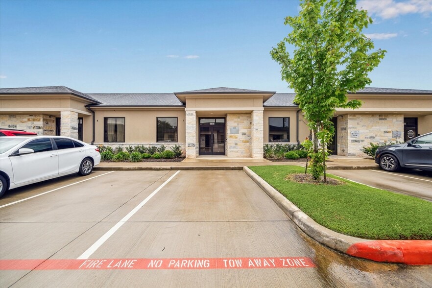 4220 Cartwright Rd, Missouri City, TX for lease - Building Photo - Image 1 of 20
