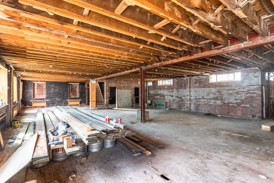 1539 Covert St, Ridgewood, NY for lease - Interior Photo - Image 3 of 80
