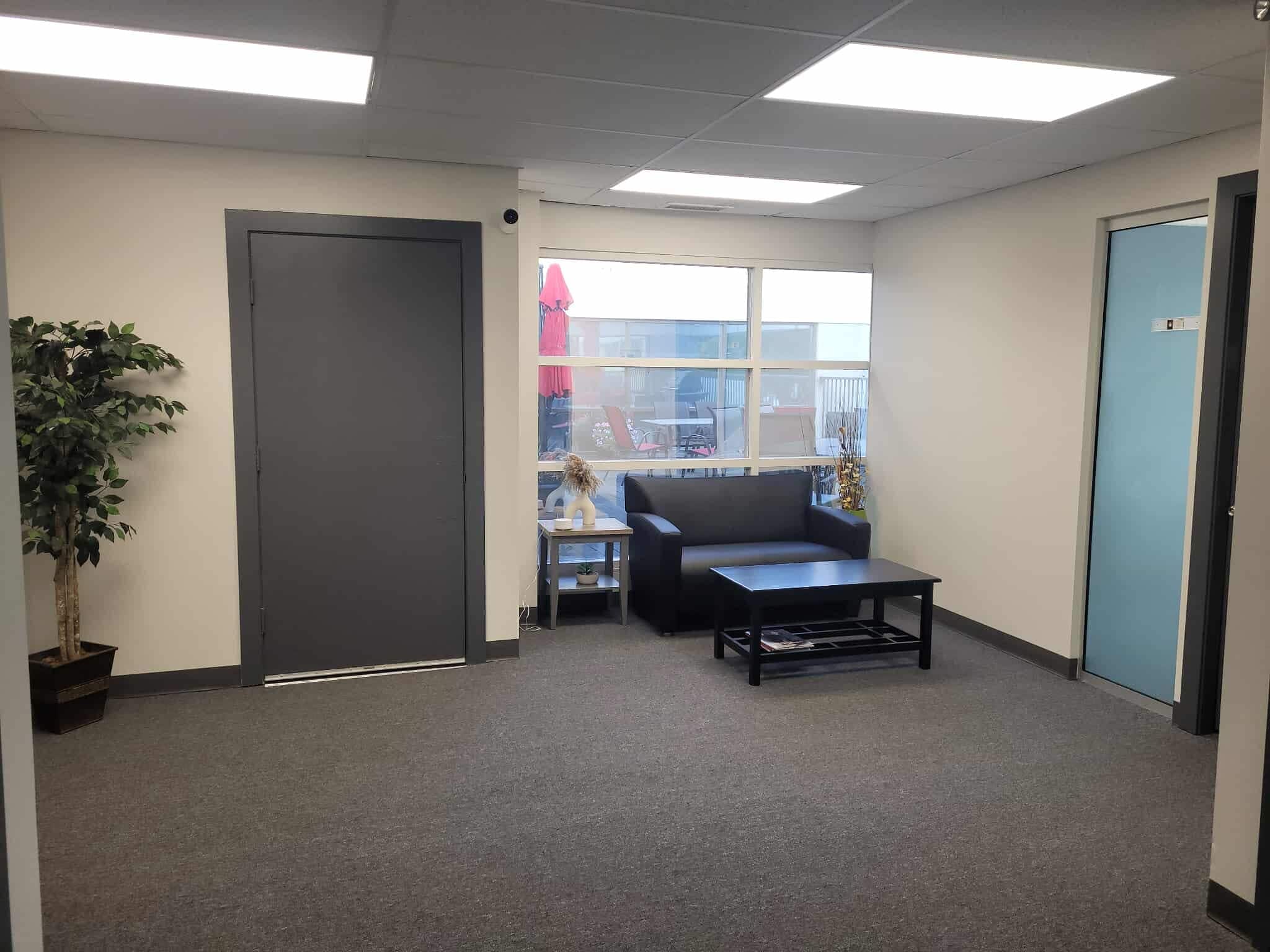 1715 Dickson Av, Kelowna, BC for lease Primary Photo- Image 1 of 6