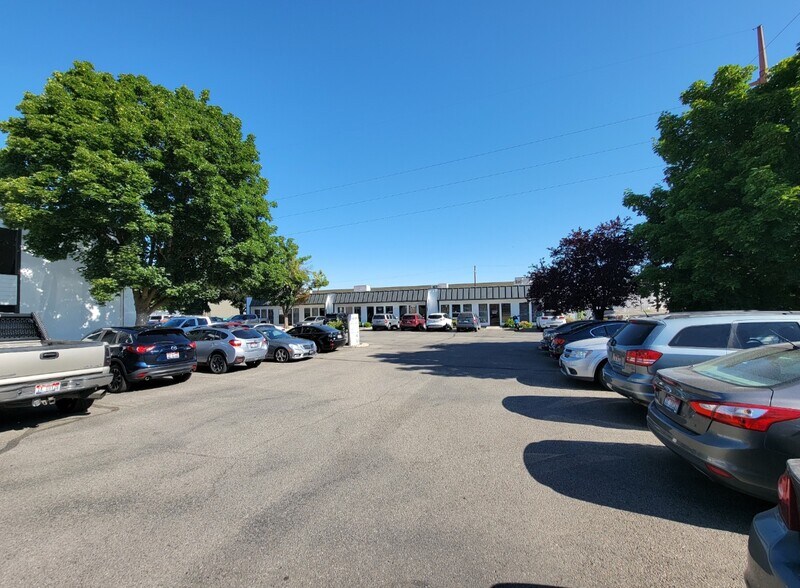 5440 W Franklin Rd, Boise, ID à louer - Photo du bâtiment - Image 3 de 6