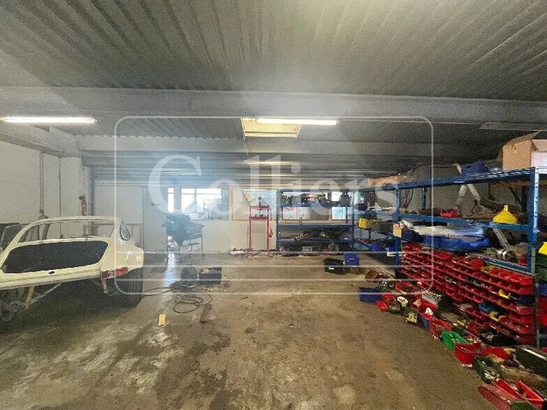 Local d'activités dans Saint-Cannat à vendre - Photo du bâtiment - Image 3 de 6