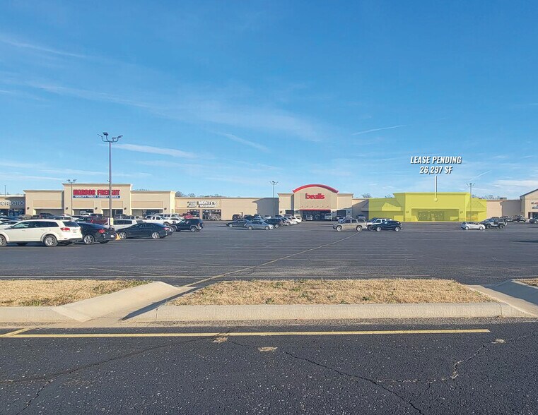 1347 Southern Hills Ctr, West Plains, MO for lease - Building Photo - Image 1 of 4
