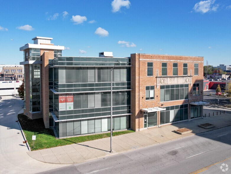 550 E Washington St, Indianapolis, IN à louer - Photo du bâtiment - Image 1 de 2
