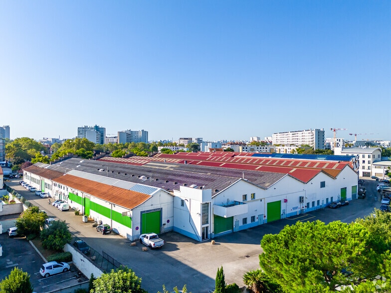 Flex in Lyon for sale - Building Photo - Image 3 of 3