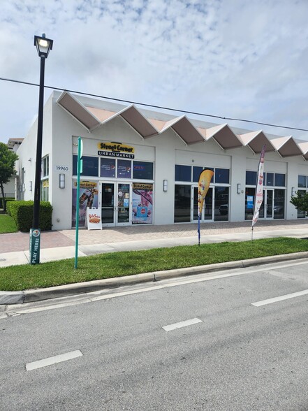 20080 W Dixie Hwy, Miami, FL à louer - Photo du bâtiment - Image 3 de 9