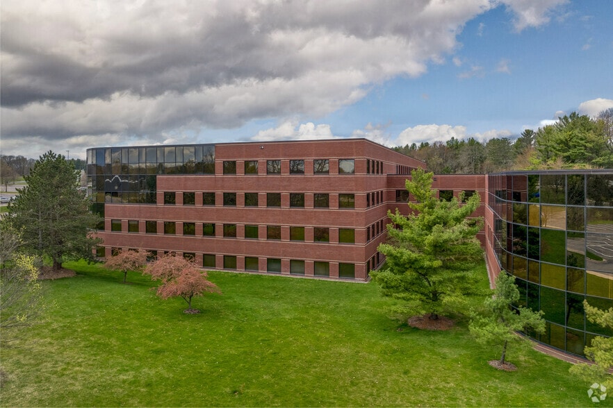 I-94 Corporate Campus or Redevelopment portfolio of 3 properties for sale on LoopNet.ca - Building Photo - Image 3 of 5
