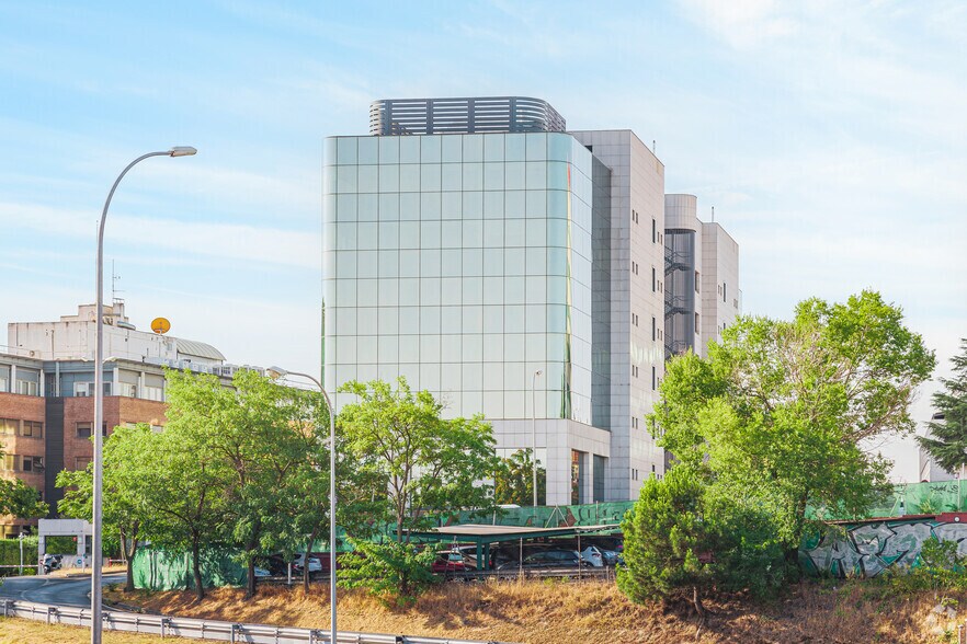 Calle Josefa Valcárcel, 26, Madrid, Madrid à louer - Photo du bâtiment - Image 3 de 3