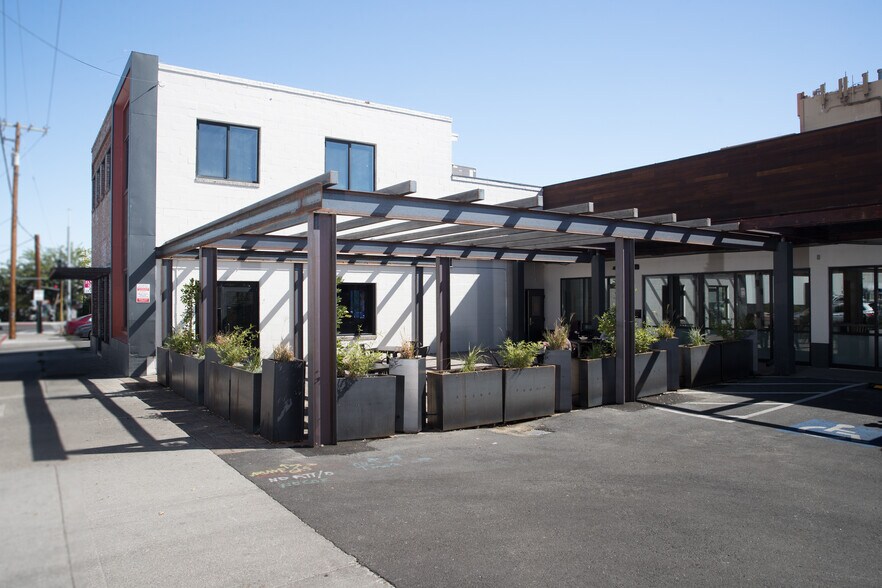 20-24 California Ave, Reno, NV à louer - Photo du bâtiment - Image 2 de 7