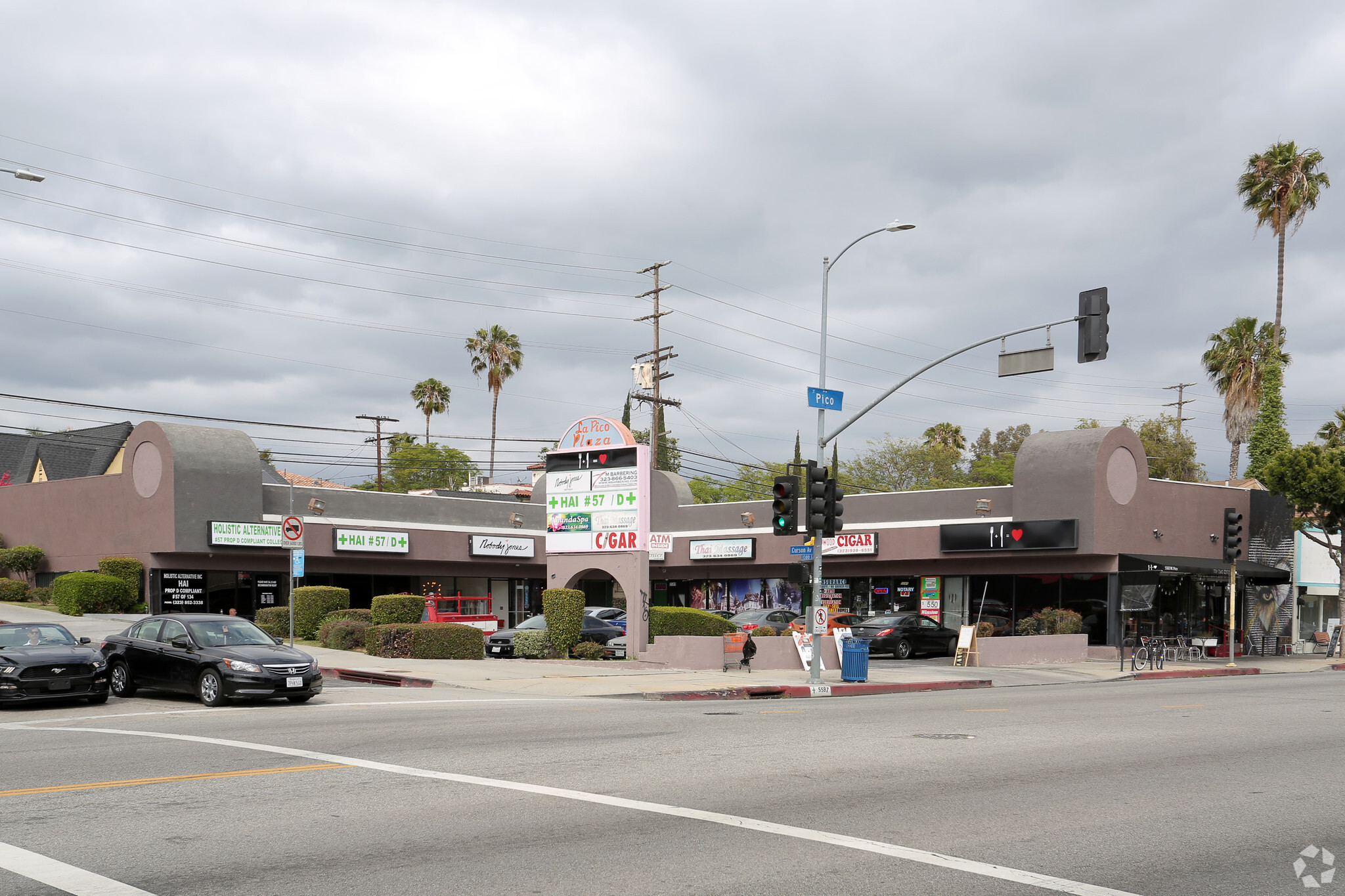 5583-5597 W Pico Blvd, Los Angeles, CA à louer Photo principale- Image 1 de 6