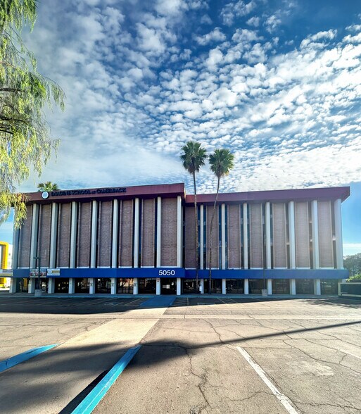 5050 N 19th Ave, Phoenix, AZ à louer - Photo du bâtiment - Image 1 de 31