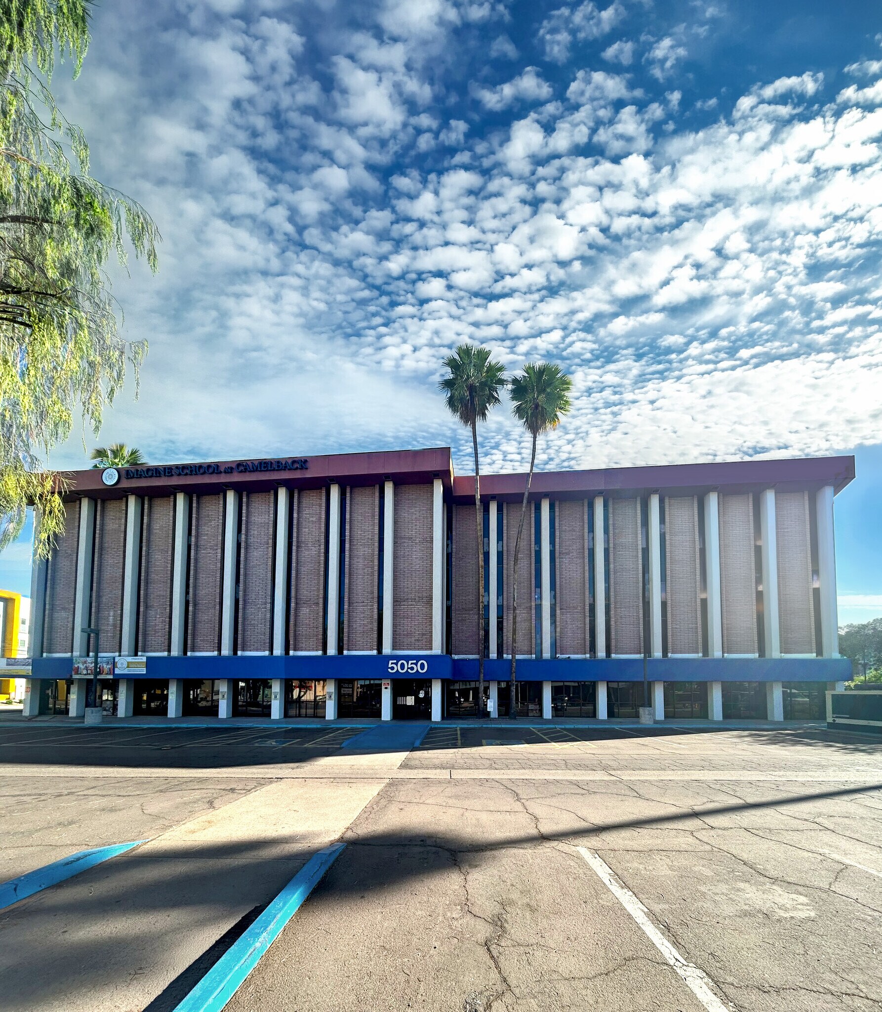 5050 N 19th Ave, Phoenix, AZ à louer Photo du bâtiment- Image 1 de 32