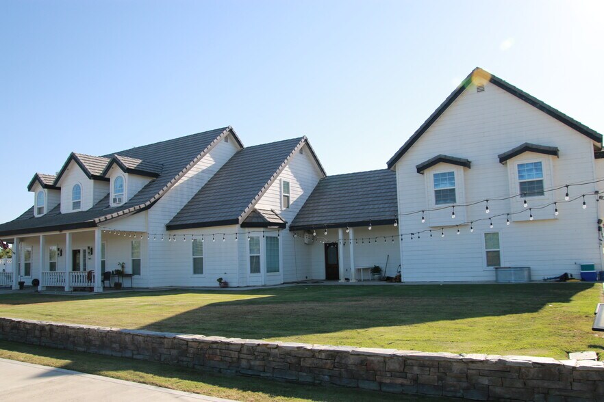 18045 Magnolia Ave, Shafter, CA à vendre - Photo du bâtiment - Image 2 de 13