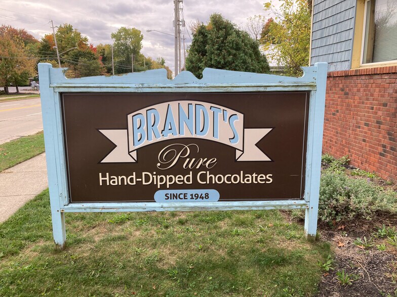 1238 Lost Nation Rd, Willoughby, OH à vendre - Photo du bâtiment - Image 3 de 23