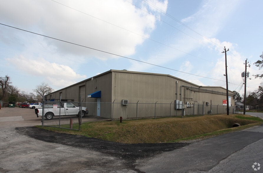 301 Bennington St, Houston, TX for lease - Primary Photo - Image 1 of 12
