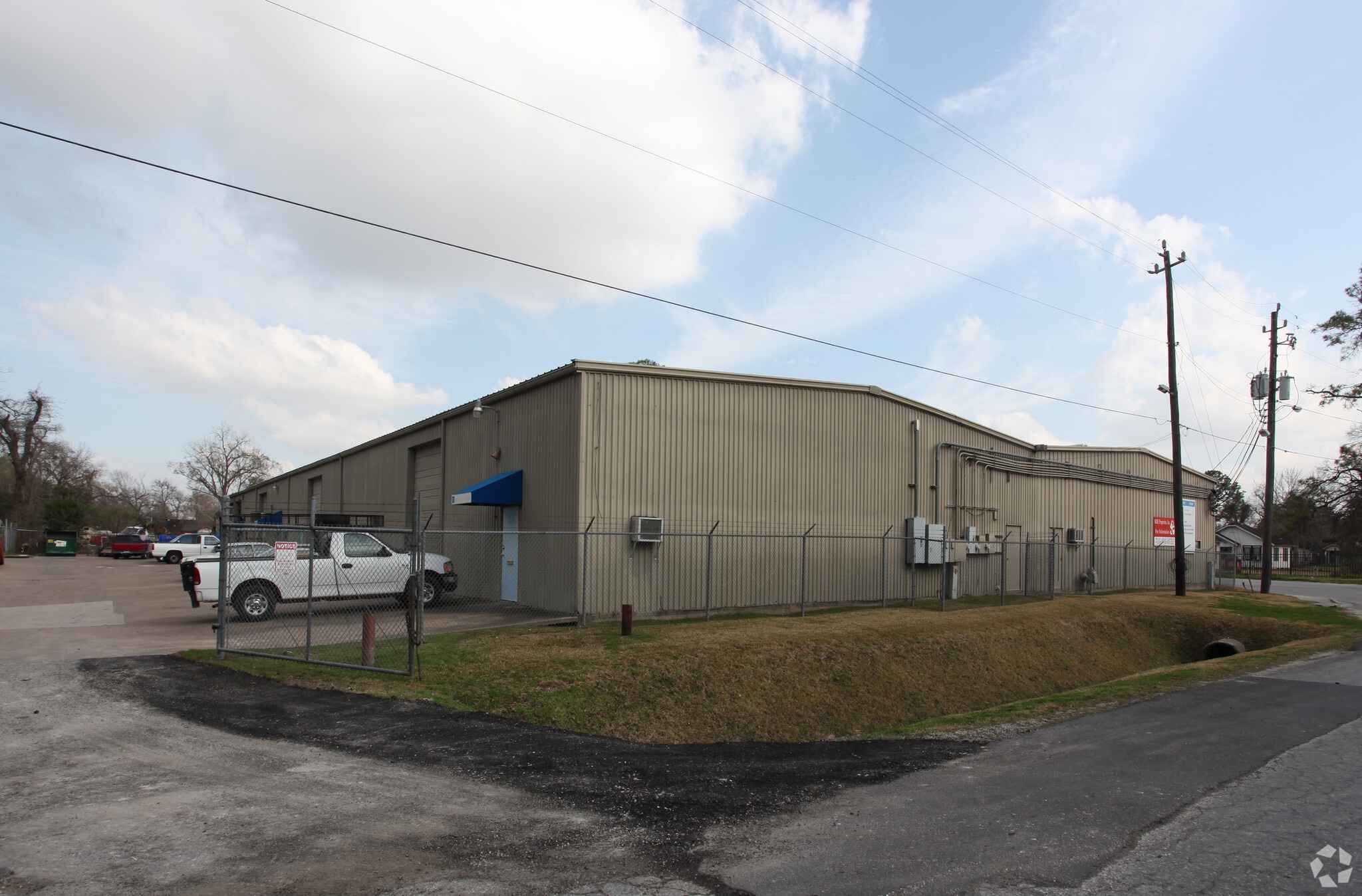 301 Bennington St, Houston, TX for lease Primary Photo- Image 1 of 13