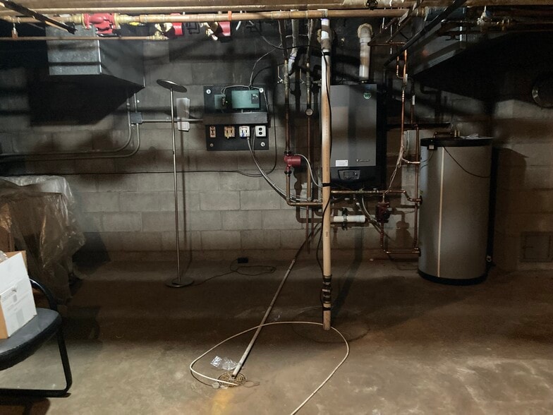 1522 Superior St E, Duluth, MN for sale - Interior Photo - Image 2 of 25