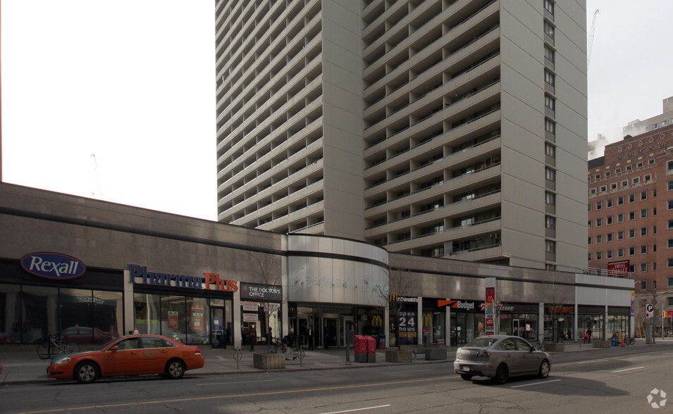 345 Bloor St E, Toronto, ON à louer - Photo du bâtiment - Image 3 de 5