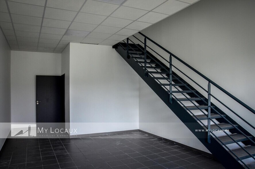 Rue De La Briqueterie, Louvres à louer - Photo du bâtiment - Image 3 de 7