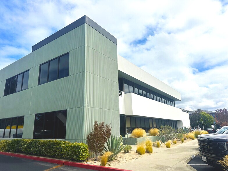 8 Harris Ct, Monterey, CA à louer - Photo du bâtiment - Image 2 de 9