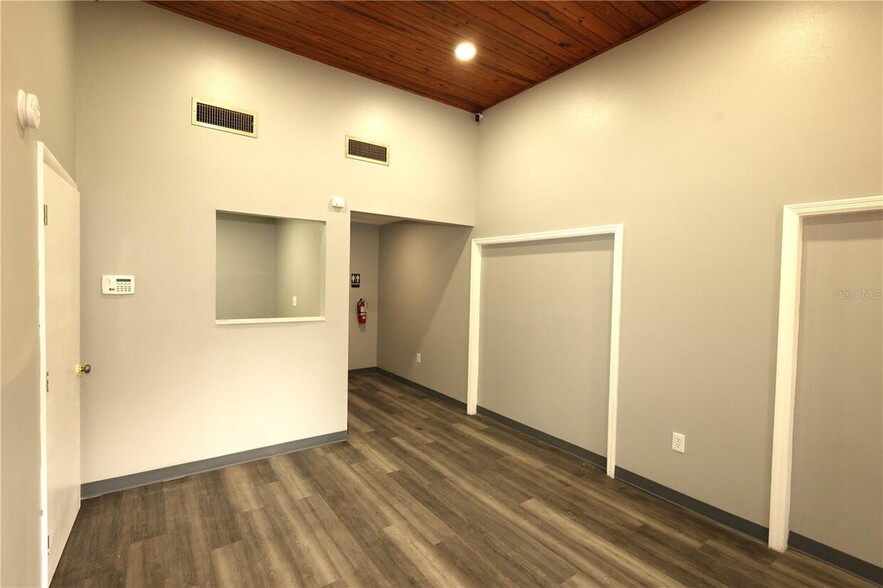 7008 Jason Dr, Zephyrhills, FL for lease - Lobby - Image 2 of 8