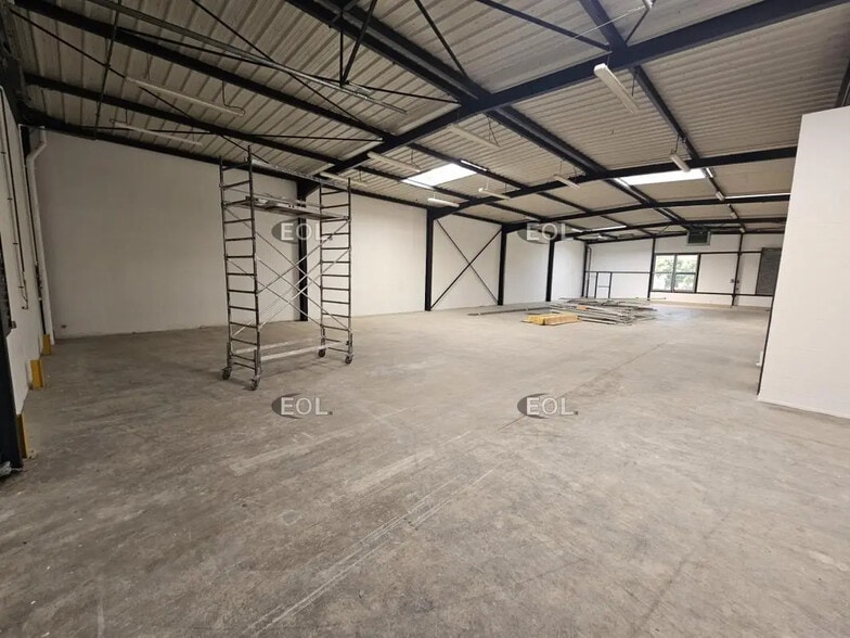 Flex in Ivry-sur-Seine for lease - Interior Photo - Image 2 of 9