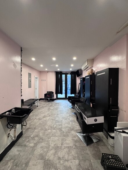 263 Franklin Ave, Brooklyn, NY for lease - Building Photo - Image 3 of 9