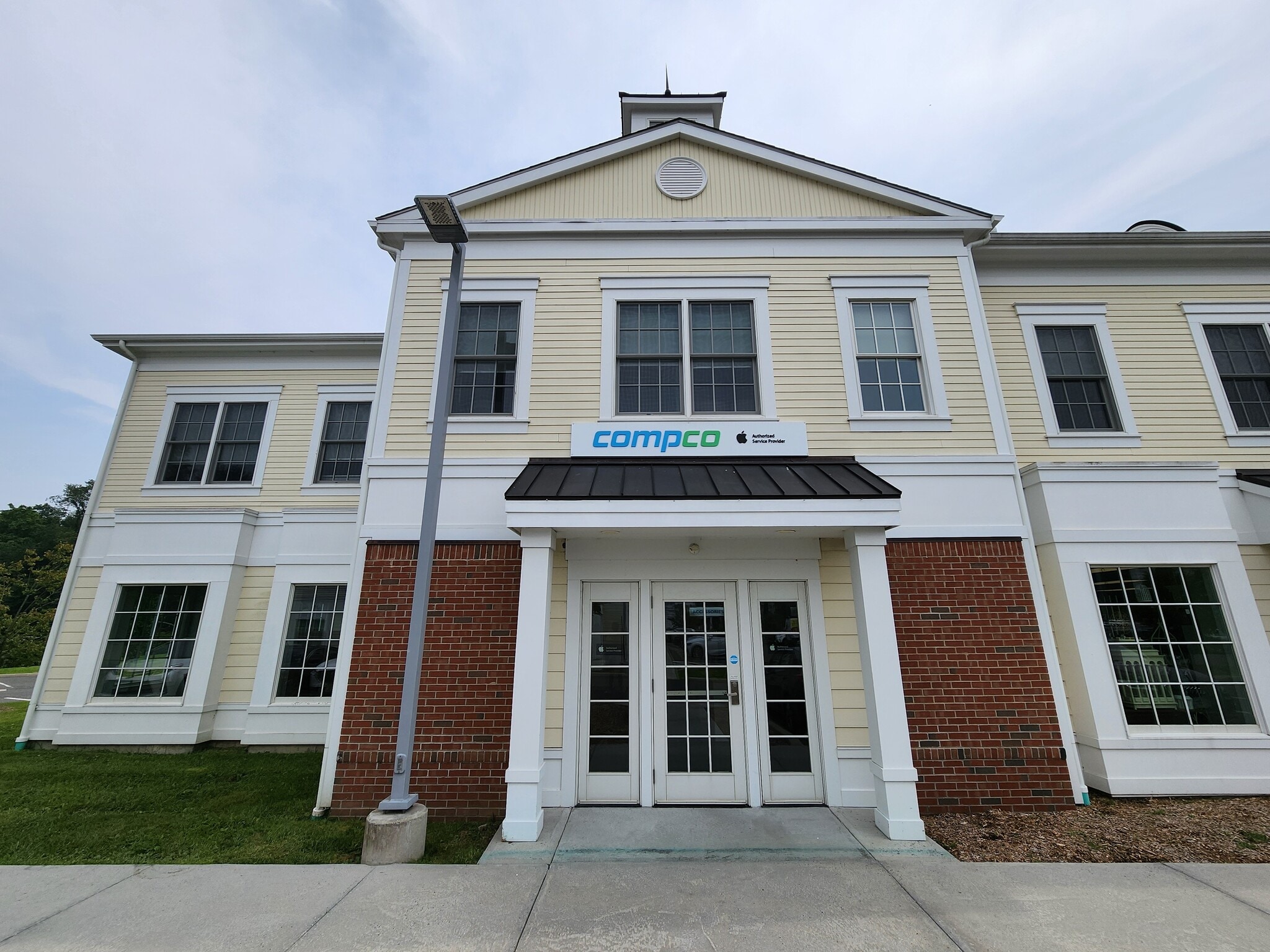 32 Church Hill Rd, Newtown, CT for lease Building Photo- Image 1 of 14