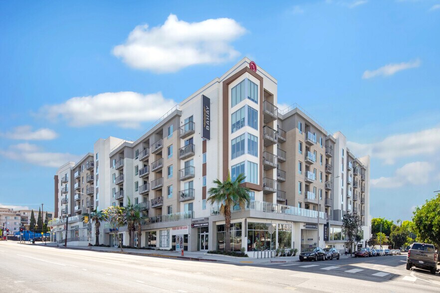 330 N Westlake Ave, Los Angeles, CA à louer - Photo du bâtiment - Image 3 de 46