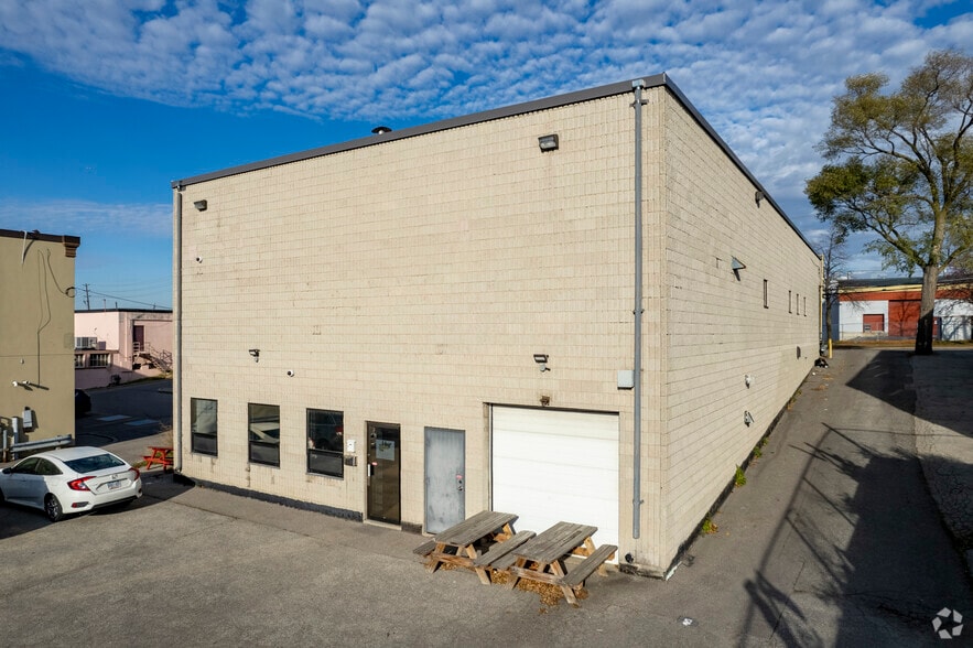 71 Sunrise Ave, Toronto, ON for lease - Building Photo - Image 2 of 8