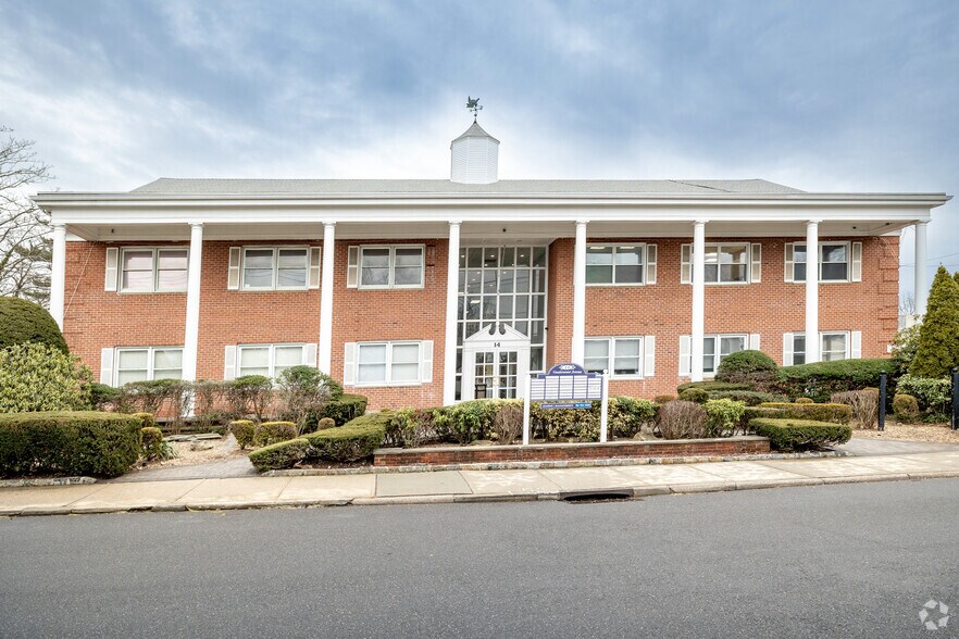 14 Vanderventer Ave, Port Washington, NY à louer - Photo du bâtiment - Image 2 de 8