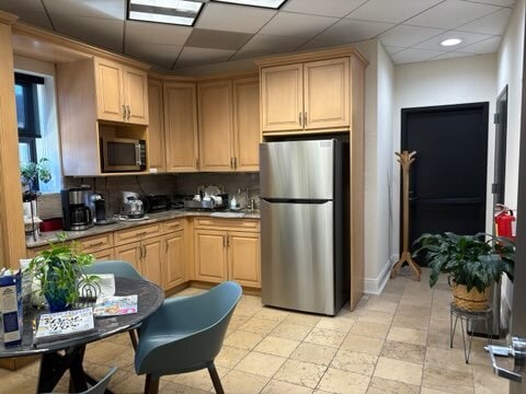 77-79 E Main St, Elmsford, NY à louer - Photo du bâtiment - Image 3 de 5