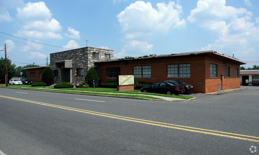 37 Midland Ave, Elmwood Park, NJ à louer - Photo du bâtiment - Image 3 de 10