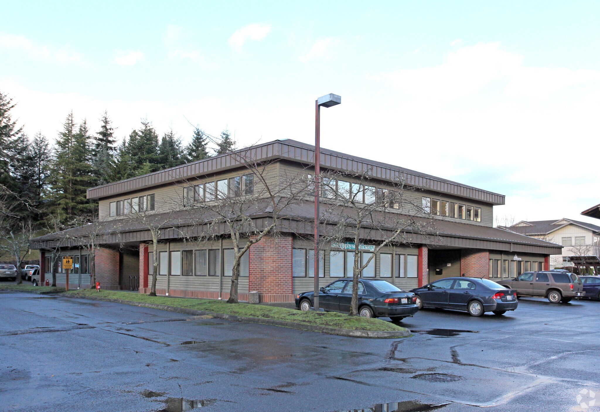 911 Hildebrand Ln NE, Bainbridge Island, WA for lease Primary Photo- Image 1 of 7