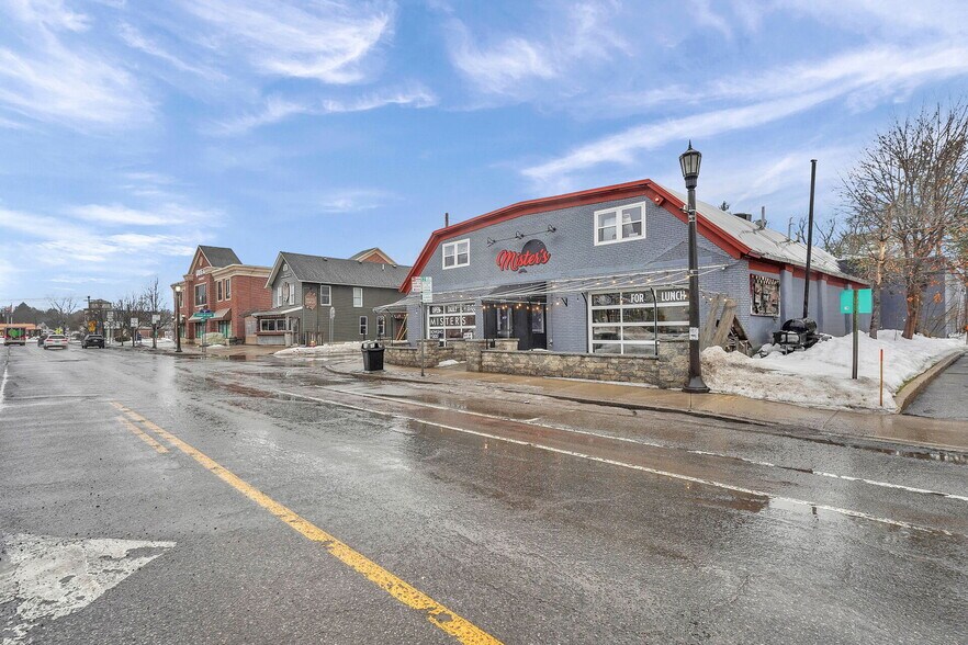 206 Main St, East Aurora, NY à vendre - Photo du bâtiment - Image 3 de 35