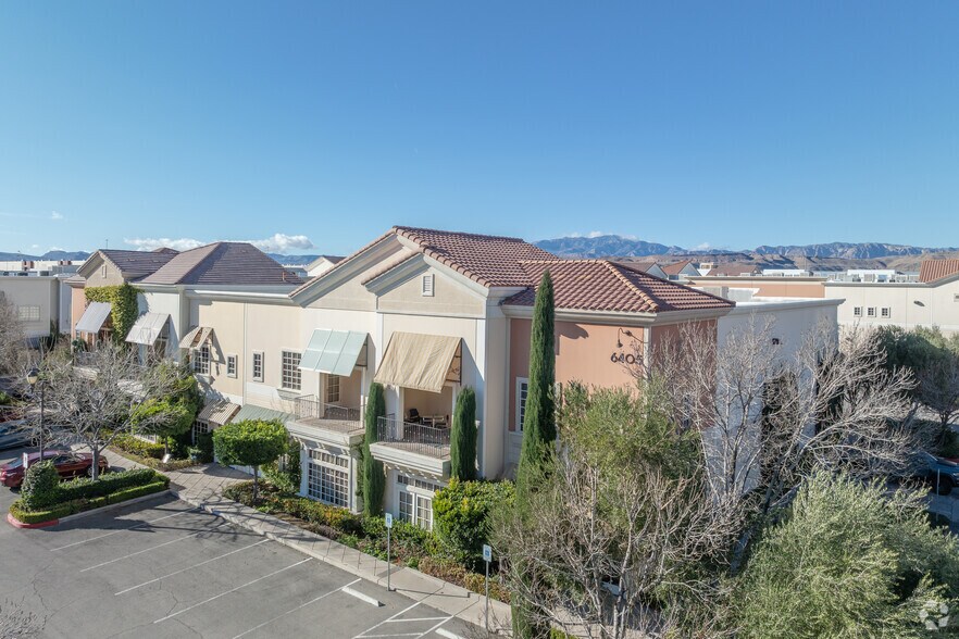 6405 S Tenaya Way, Las Vegas, NV à vendre - Photo principale - Image 1 de 7