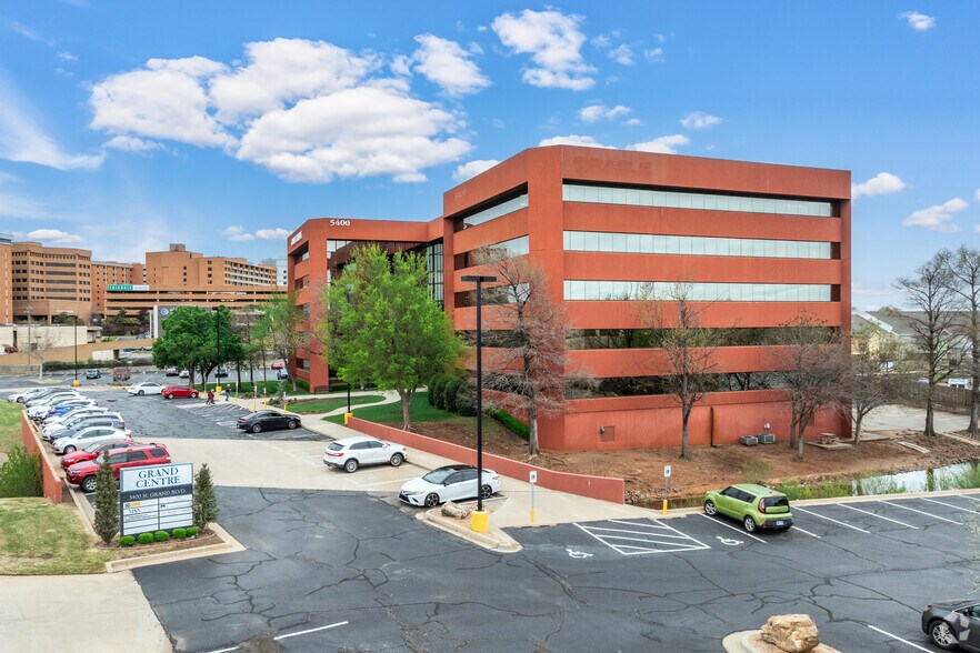 5400 N Grand Blvd, Oklahoma City, OK à louer - Photo du bâtiment - Image 3 de 6